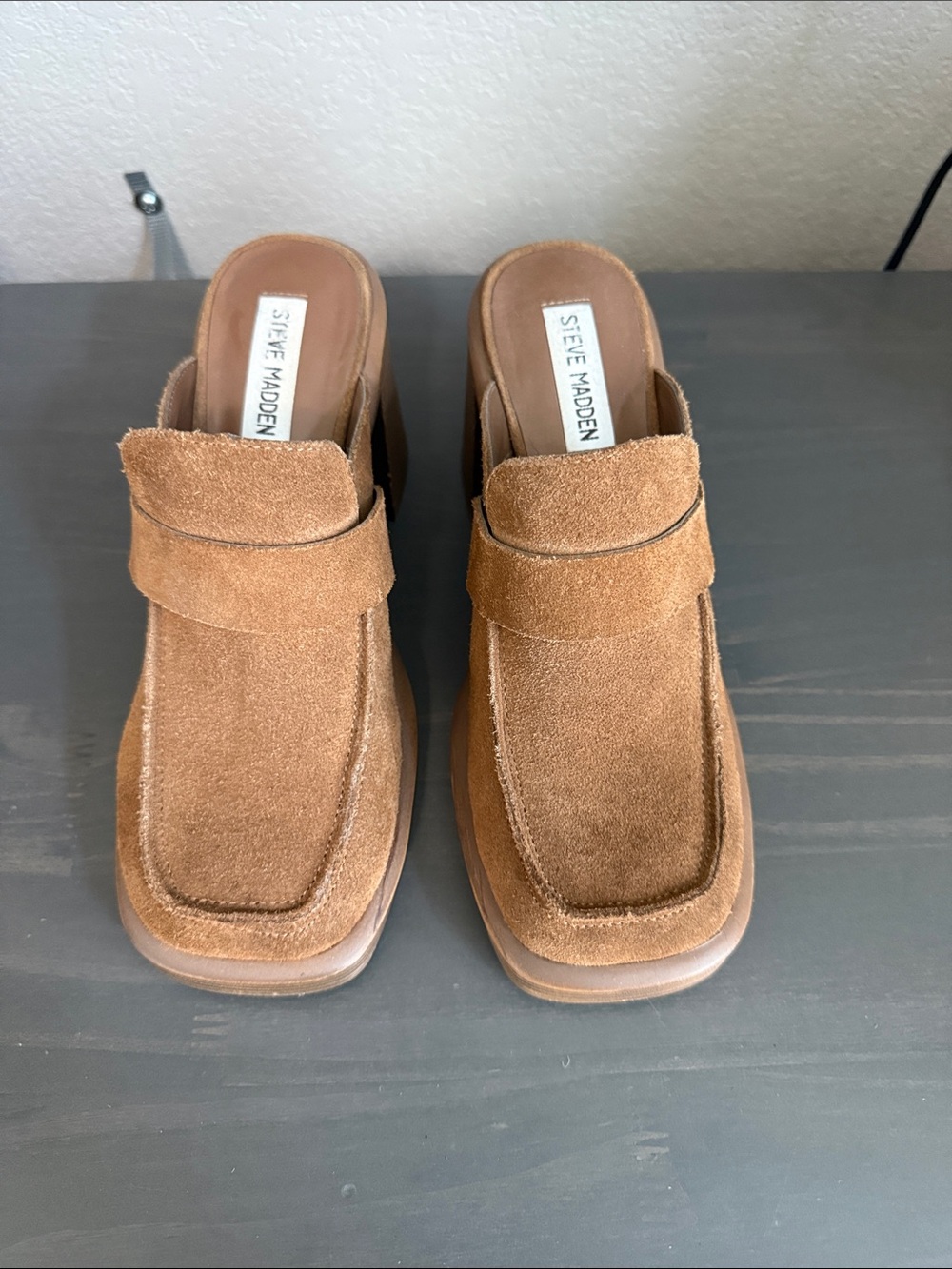 Steve Madden women’s Brown Suede Slip-On Loafers size 8